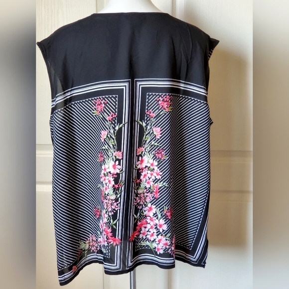 Cocomo Striped Floral Tank Top 1x - Picture 3 of 6